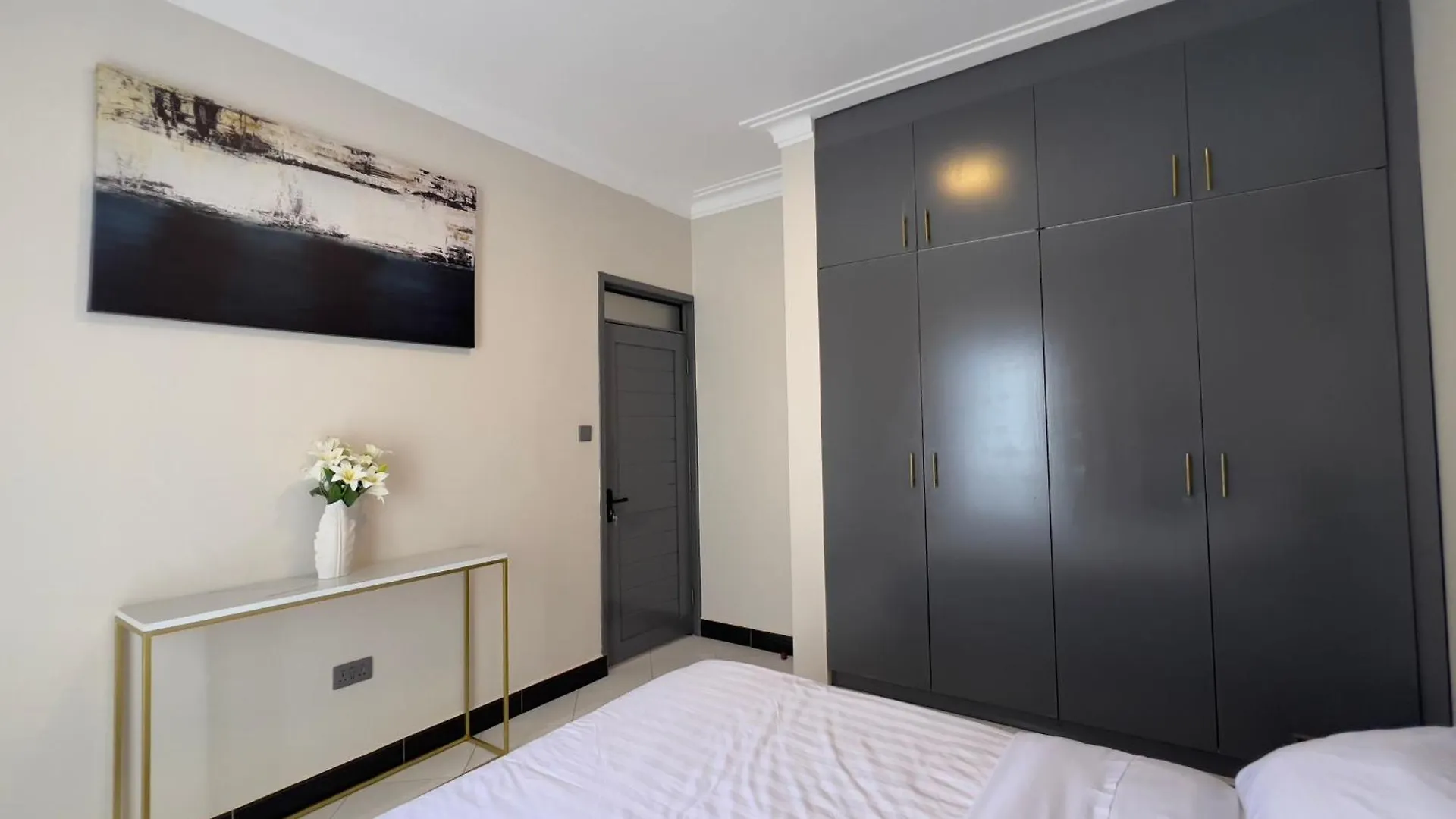 Livluxe Furnished Apartments Kampala 0*,